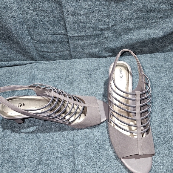 East 5th heels - Picture 1 of 4